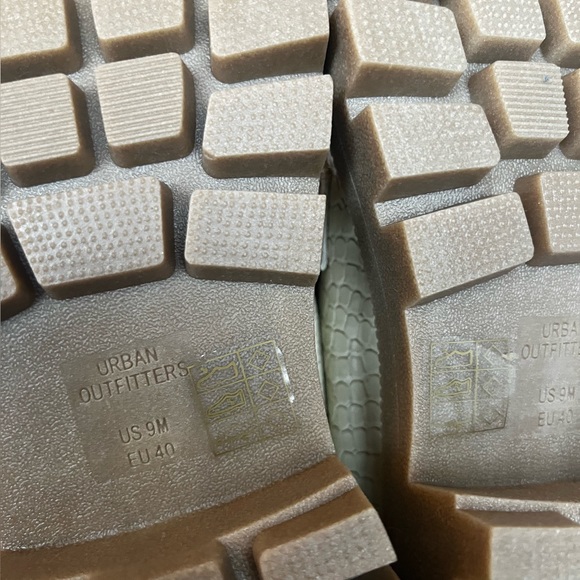 Urban Outfitters Cream Croc Platform Loafers Size 9 - Picture 5 of 6